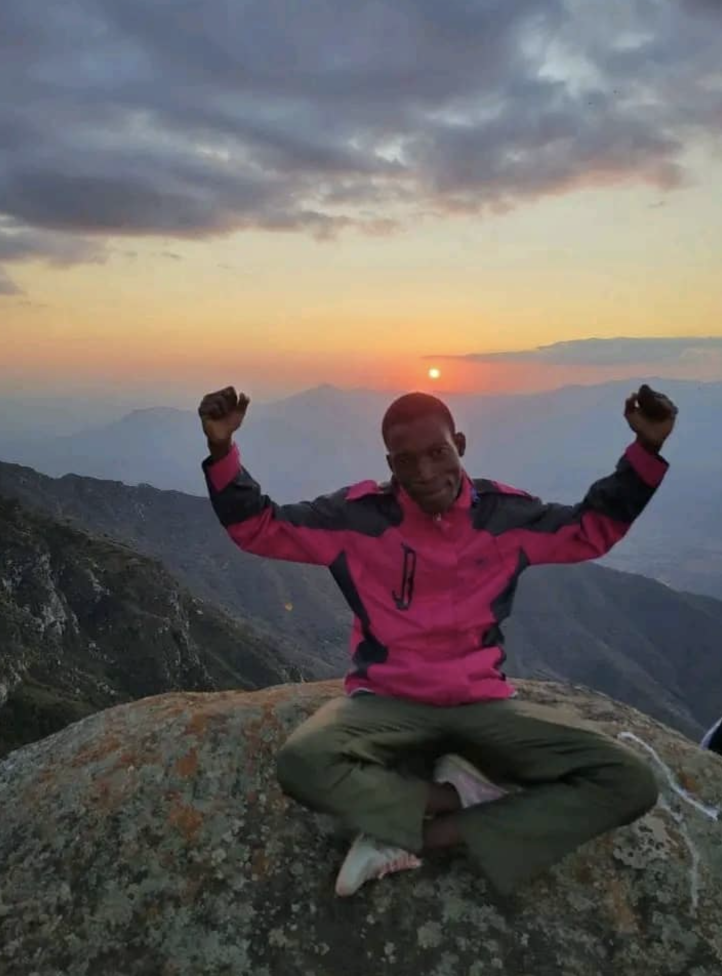 Samson Igolo - Professional Tour Guide in Tanzania - Image 4